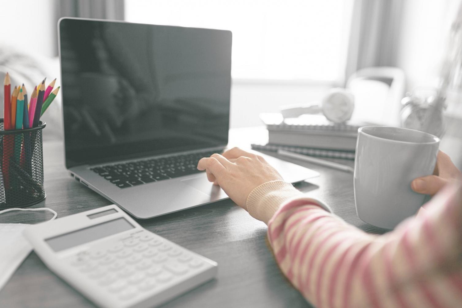 Espacio de trabajo colaborativo con diseñadores creativos